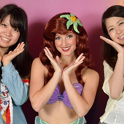 アリエルと一緒に写真を撮ることができます