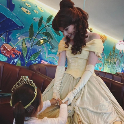 写真を撮ったりサインをもらったり、ハグしたり結構長時間喋れます