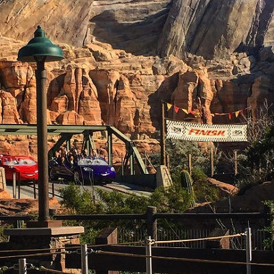 最後までどちらが勝つかわかりません！広大な敷地をハイスピードでレースします