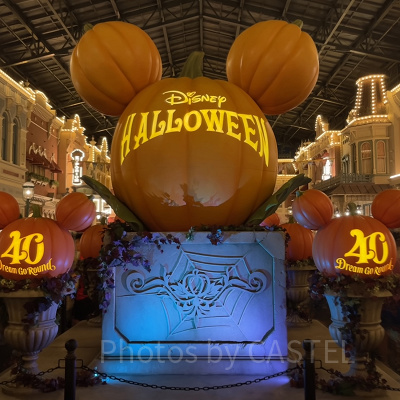 2023年のディズニーランドのハロウィンデコレーション