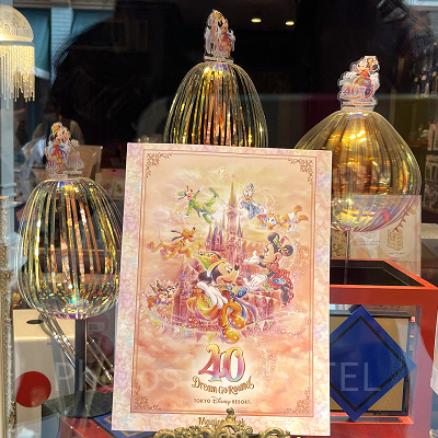 40周年のマジカルレインボースティック(写真奥)