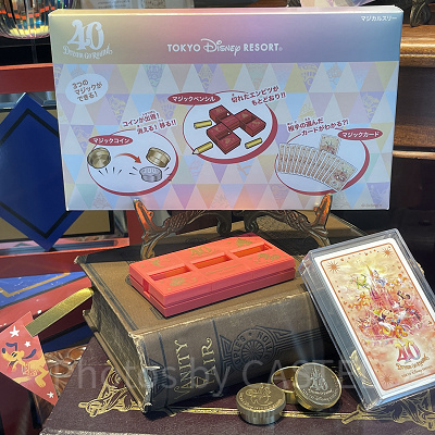 40周年のマジカルスリー(手前中心：マジックコイン、手前右：マジックカード、奥中心：マジックペンシル)