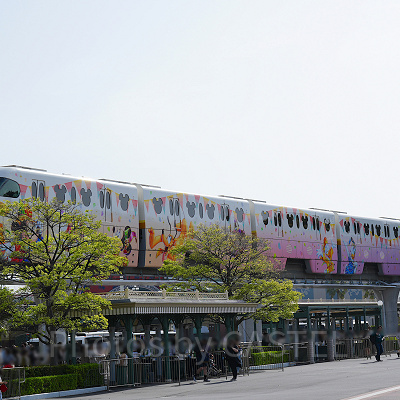 40周年ラッピングのディズニーリゾートライン