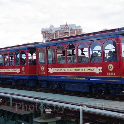 ２両編成の電車で42名