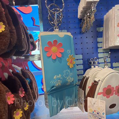 スヌーピーのスマートフォンポーチ