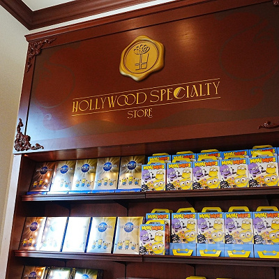 お土産の定番！お菓子やフードもラインナップ