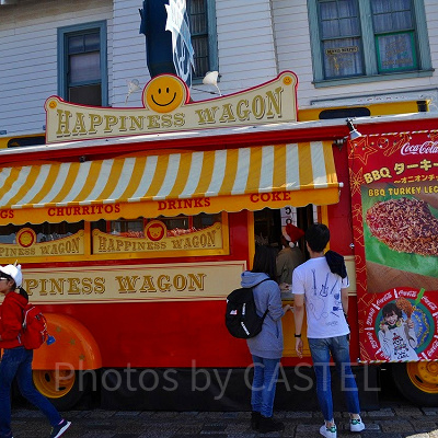 超BIGサイズのターキーレッグが当たるルーレットを開催しているフードカート