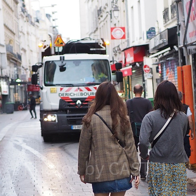 朝の市内は清掃車がたくさん