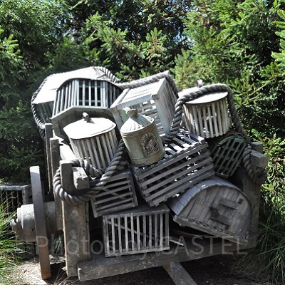 フライト・オブ・ザ・ヒッポグリフの待ち列にある映画のセットのようなオブジェ