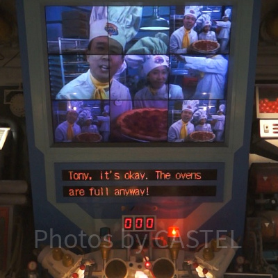 「トニー！ピザが足りないよ！」と何度も何度も叫ぶピザ職人