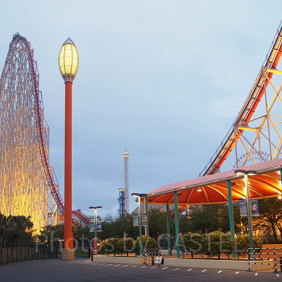 スチールドラゴン近くでは絶叫が聞こえます