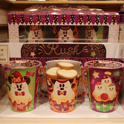 カップ入りラスクは３個セットでボックス入り