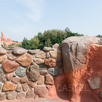 子連れでも嬉しい小窓付きの石垣
