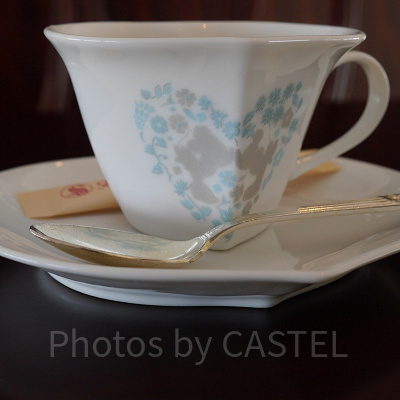 プランナーさんの出してくれたお茶の入っていたティーカップ。とてもかわいらしいデザイン。