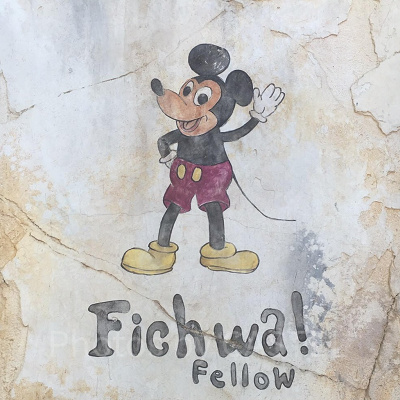 アフリカエリアのハランベマーケットにある壁。「Fichwa Fellow」はスワヒリ語で「隠れている仲間」