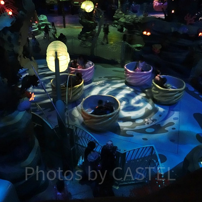 上から幻想的に見えるワールプール