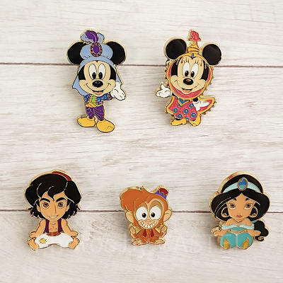 アブーズ・バザールの景品のキャラクターピンバッジ
