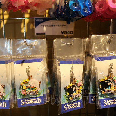 シャチとベルーガで2種類のデザインがあるアクリルキーホルダー