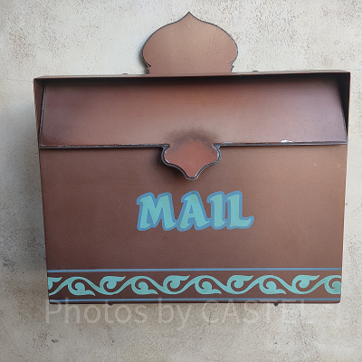 アグラバーマーケットプレイス入り口のポスト