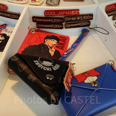 赤井パスケース（左上）、コナンストラップ（右上）、赤井コインケース（左下）、コナンカードケース（右下）／レザートリーティ