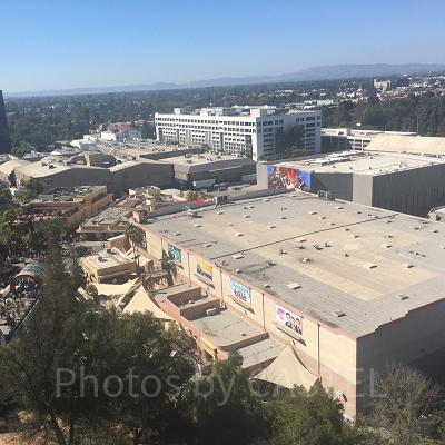 大きな建物はすべて映画セットのスタジオ