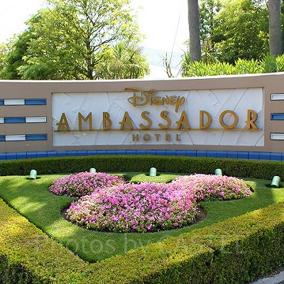 アンバサダーホテルは少し遠い