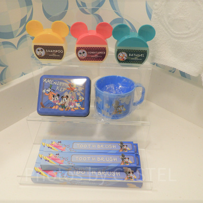 アメニティ（現在と若干異なる、缶は現在配布なし）