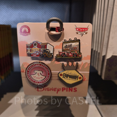 アナハイムディズニーのピンバッジ：カーズランドモチーフ4個セット