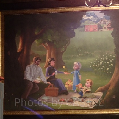 ノルウェー館にあるアナとエルサの絵画