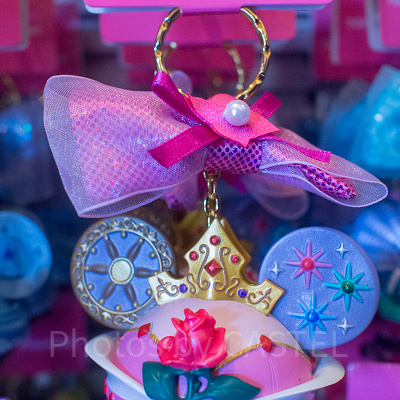 オーロラモチーフイヤーハットキーチェーン