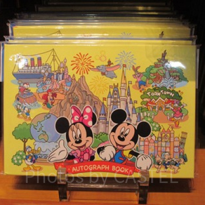 パーク内のお土産ストアで売っているサイン帳