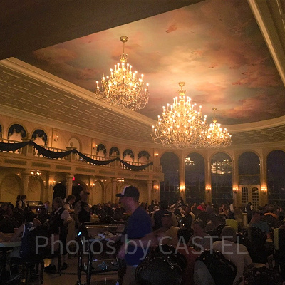 Be our guestレストランの舞踏会部屋