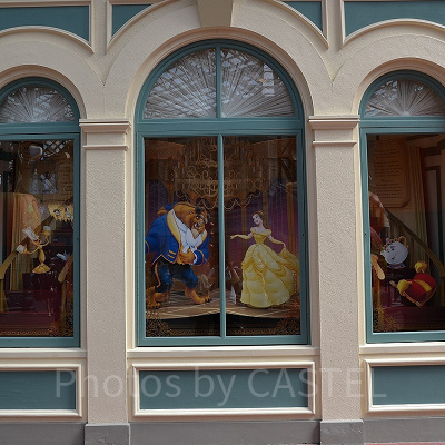 美女と野獣のショーウインドー