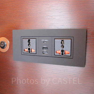 枕元のコンセント