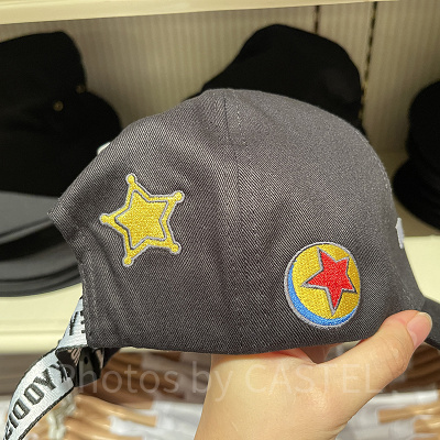 キャップ後ろ（トイストーリーべスティーズグッズ）
