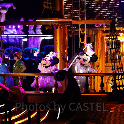 ビリーヴ：フィナーレに登場するミッキーとミニー