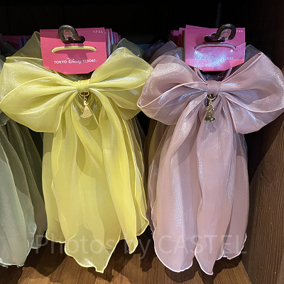 ベルのヘアゴム（写真左）