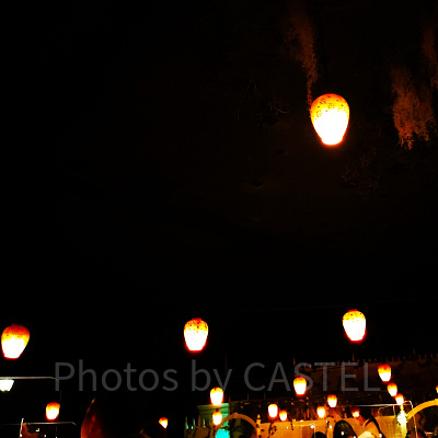 ブルーバイユー・レストラン：天井には無数のちょうちんが！