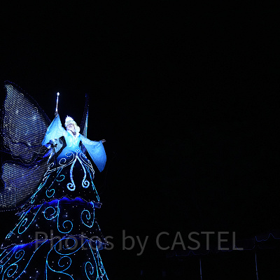 パレードを先導するブルーフェアリー