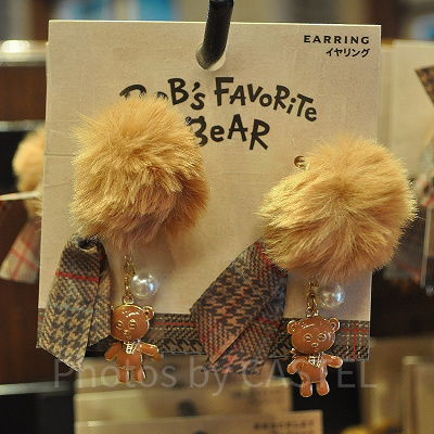 BOB's FAVORITE BEARシリーズのティムふわふわ付きイヤリング