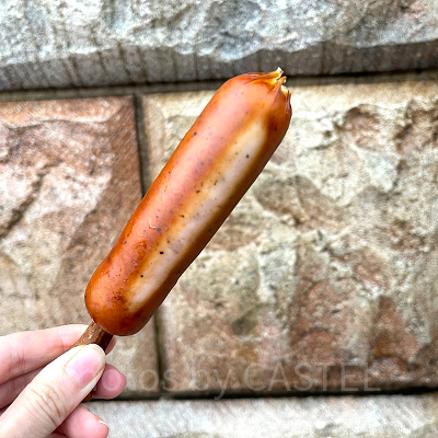 思わずがぶっとかぶりつきたくなる、骨付きソーセージ