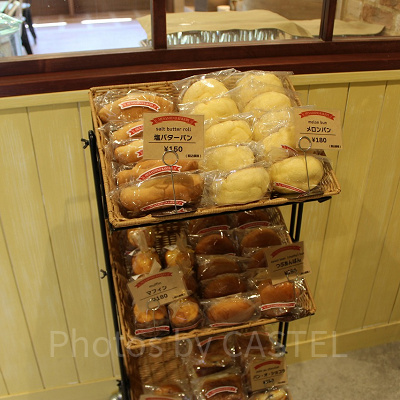 1階ロビーで販売されているパン