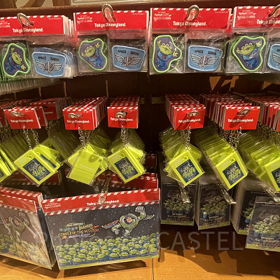 バズ・ライトイヤーのアストロブラスターグッズ