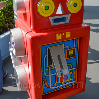 バズ・ライトイヤーのアストロブラスターのファストパス発券機