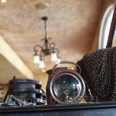 カフェ・ポルトフィーノ：漁の面影が残る内装