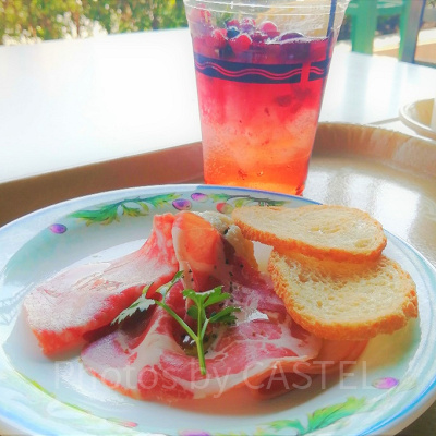 カフェ・ポルトフィーノ：コールドミートの盛り合わせ&カクテル