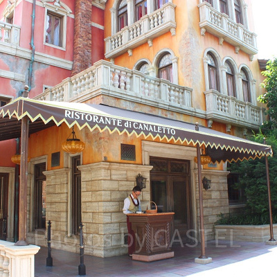 運河沿いのレストラン