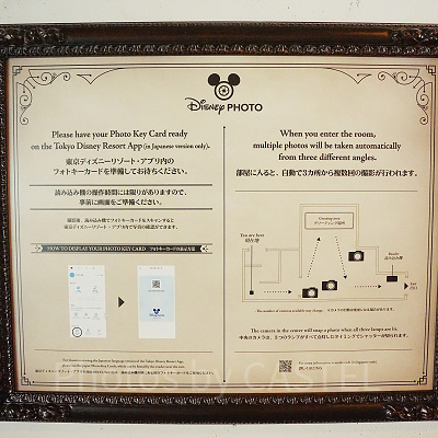 キャラクターグリーティングのフォトサービス（自動撮影）の看板