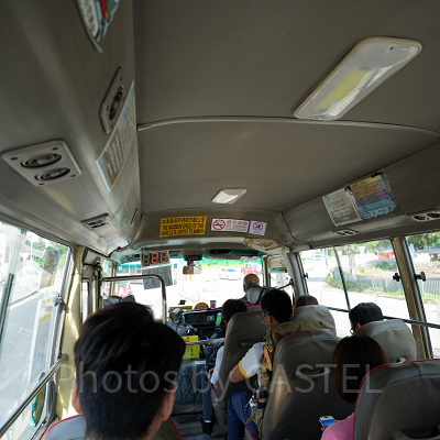 香港ディズニー周辺格安ホテル：ミニバスの中の様子！