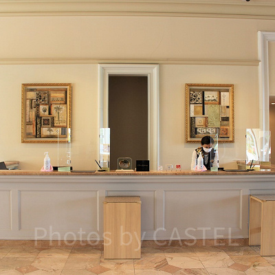 チェックアウトカウンター